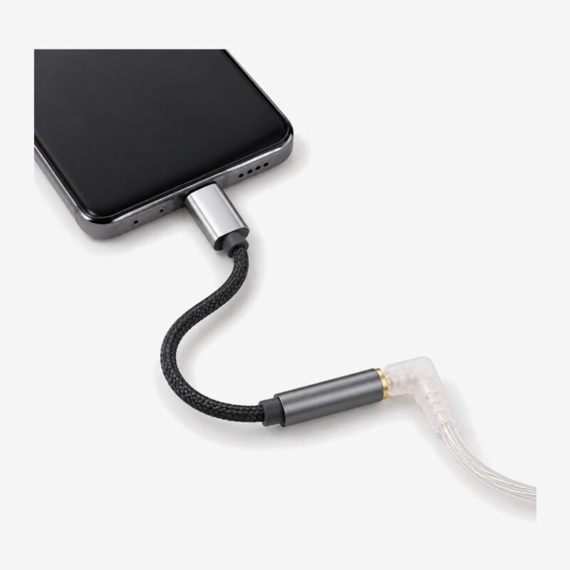 KZ AM01 conectado a un móvil con un cable KZ