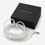Cable KZ plateado de 3,5 mm junto a la caja KZCOMPONENTES
