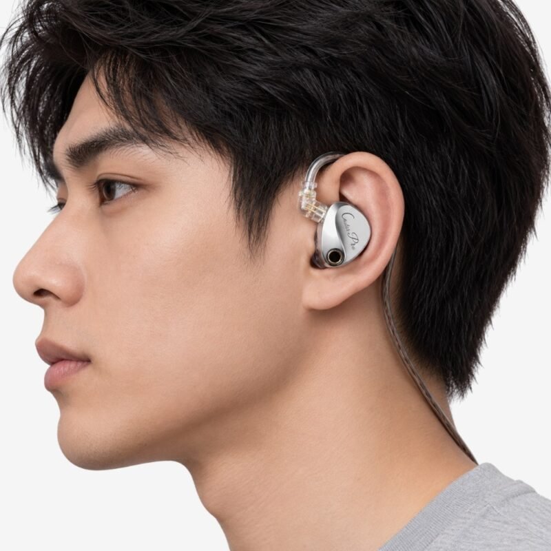 KZ Castor Pro puesto en la oreja