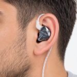 KZ EDC Pro puesto en la oreja KZ EDC Pro puesto en la oreja