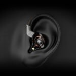 Ajuste del KZ ELDAR en la oreja