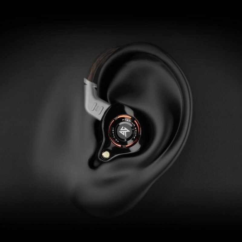 Ajuste del KZ ELDAR en la oreja