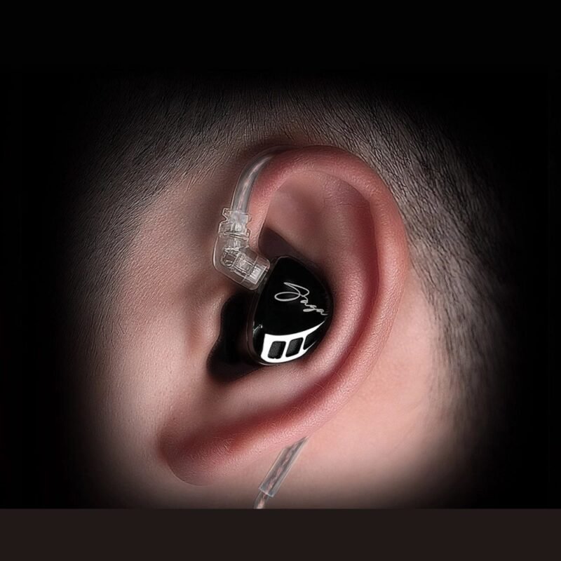 KZ SAGA colocado en la oreja