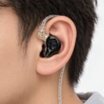 KZ ZAR puesto en la oreja KZ ZAR puesto en la oreja
