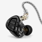 KZ ZAR, auricular in-ear en vista de tres cuartos KZ ZAR, auricular in-ear en vista de tres cuartos