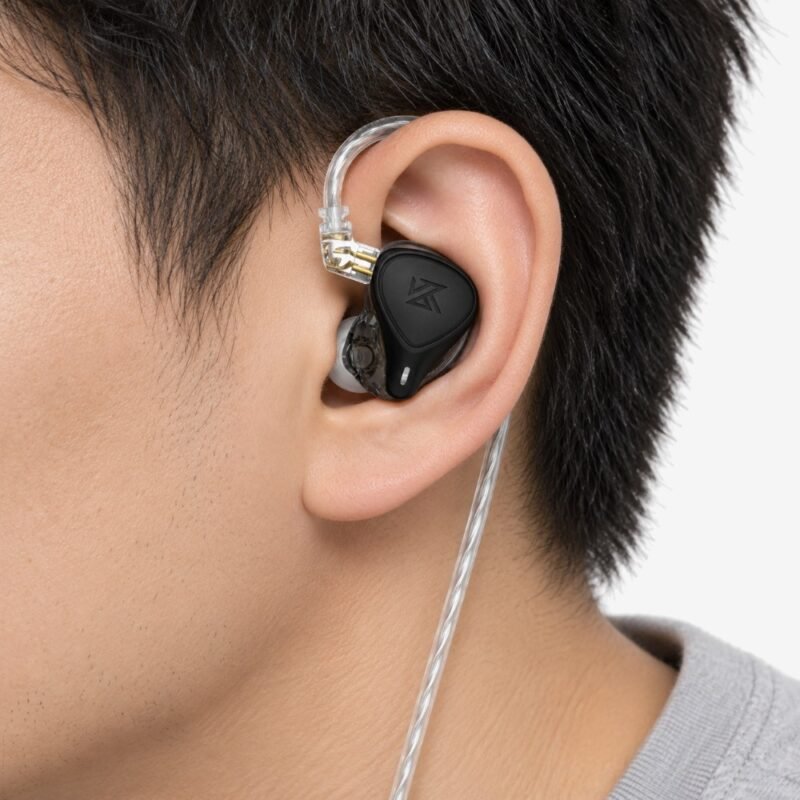 KZ ZEX Pro puesto en la oreja