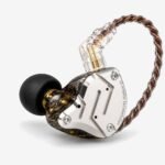KZ ZS10 Pro, auricular in-ear en vista de tres cuartos KZ ZS10 Pro, auricular in-ear en vista de tres cuartos