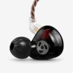 KZ ZST, auricular in-ear en vista de tres cuartos KZ ZST, auricular in-ear en vista de tres cuartos