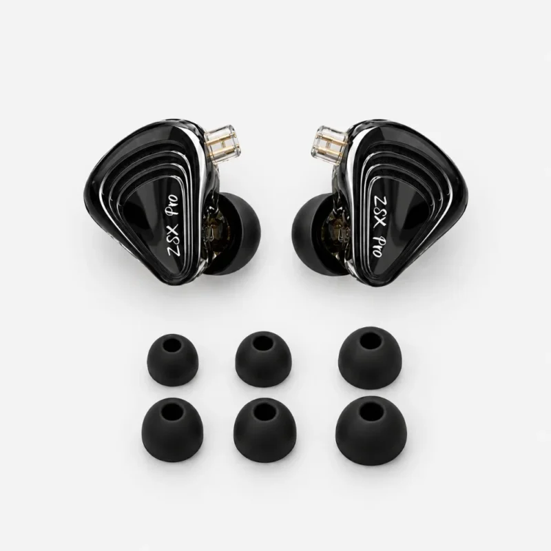 Pareja de KZ ZSX Pro junto a almohadillas de silicona en tres tallas